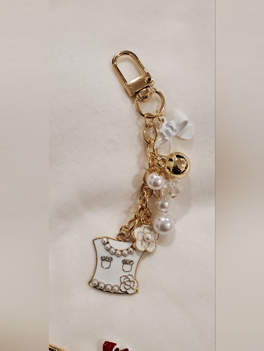 Elegant Gold & White Pearl Charm Keychain - Women's Accessory